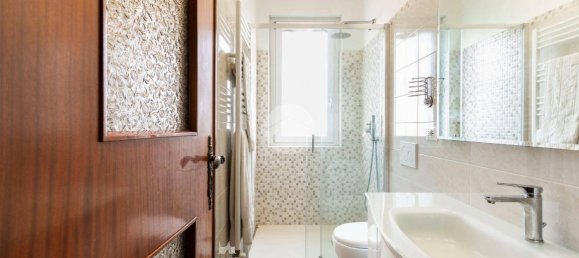 7 bedrooms Villa in Bollate, Italy No. 20934 14