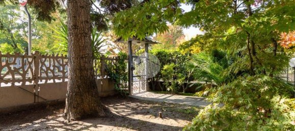 7 bedrooms Villa in Bollate, Italy No. 20934 2