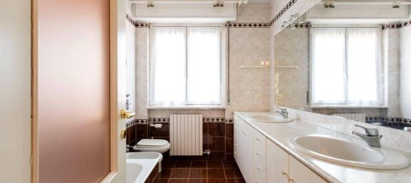 7 bedrooms Villa in Bollate, Italy No. 20934 28