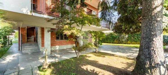 7 bedrooms Villa in Bollate, Italy No. 20934 5