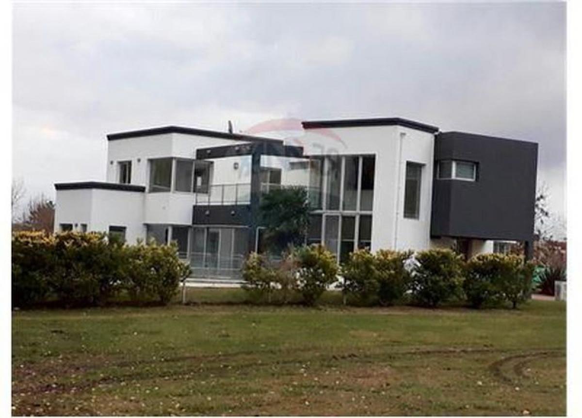 4 bedrooms House in General Rodriguez, Argentina No. 10262