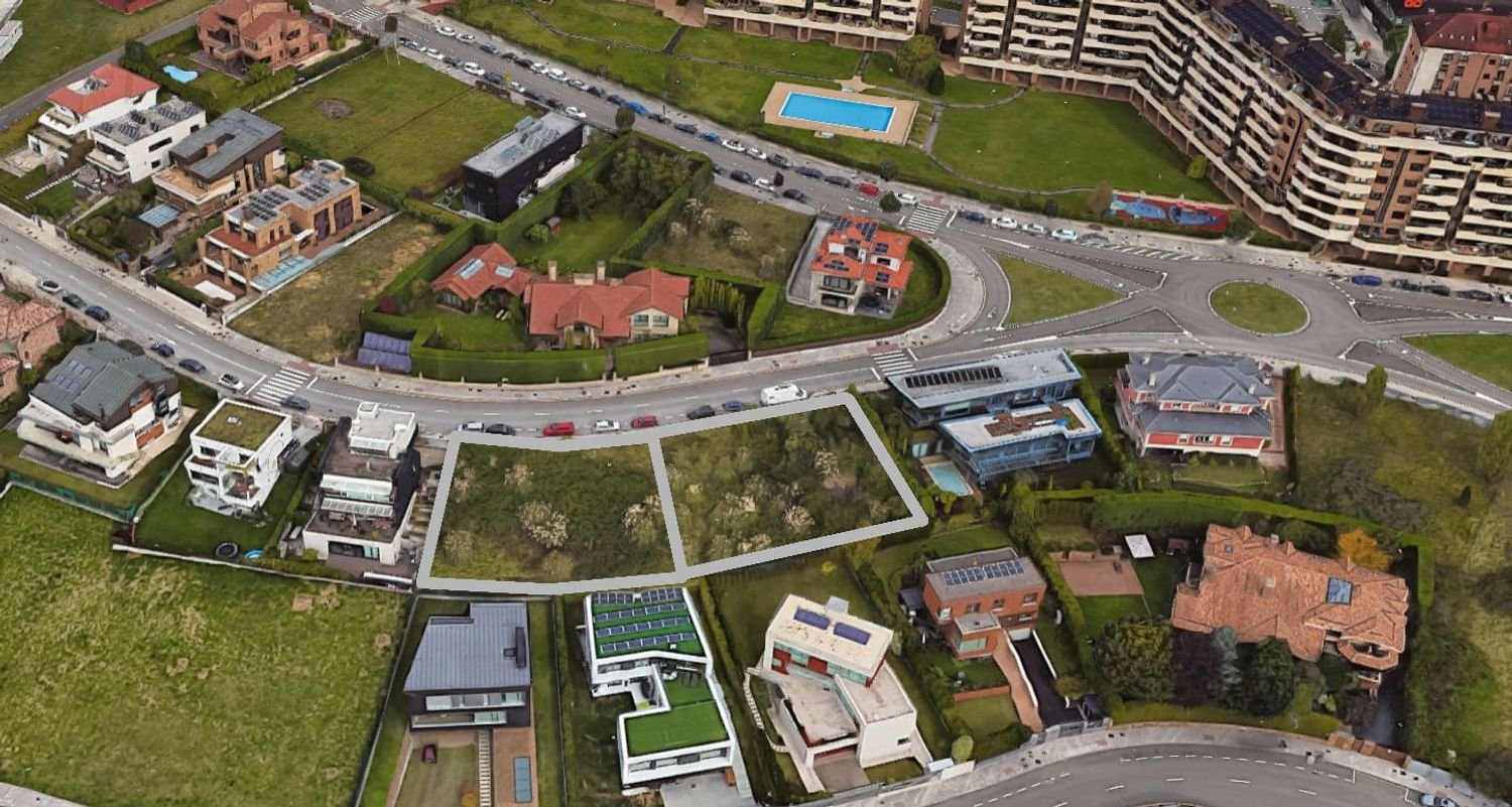 Terreno en Oviedo, Spain No. 156460