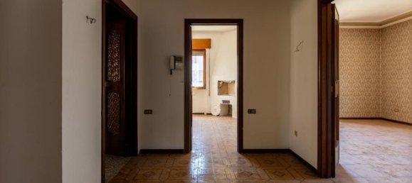 4 bedrooms Apartment in Rieti, Italy No. 328525 8