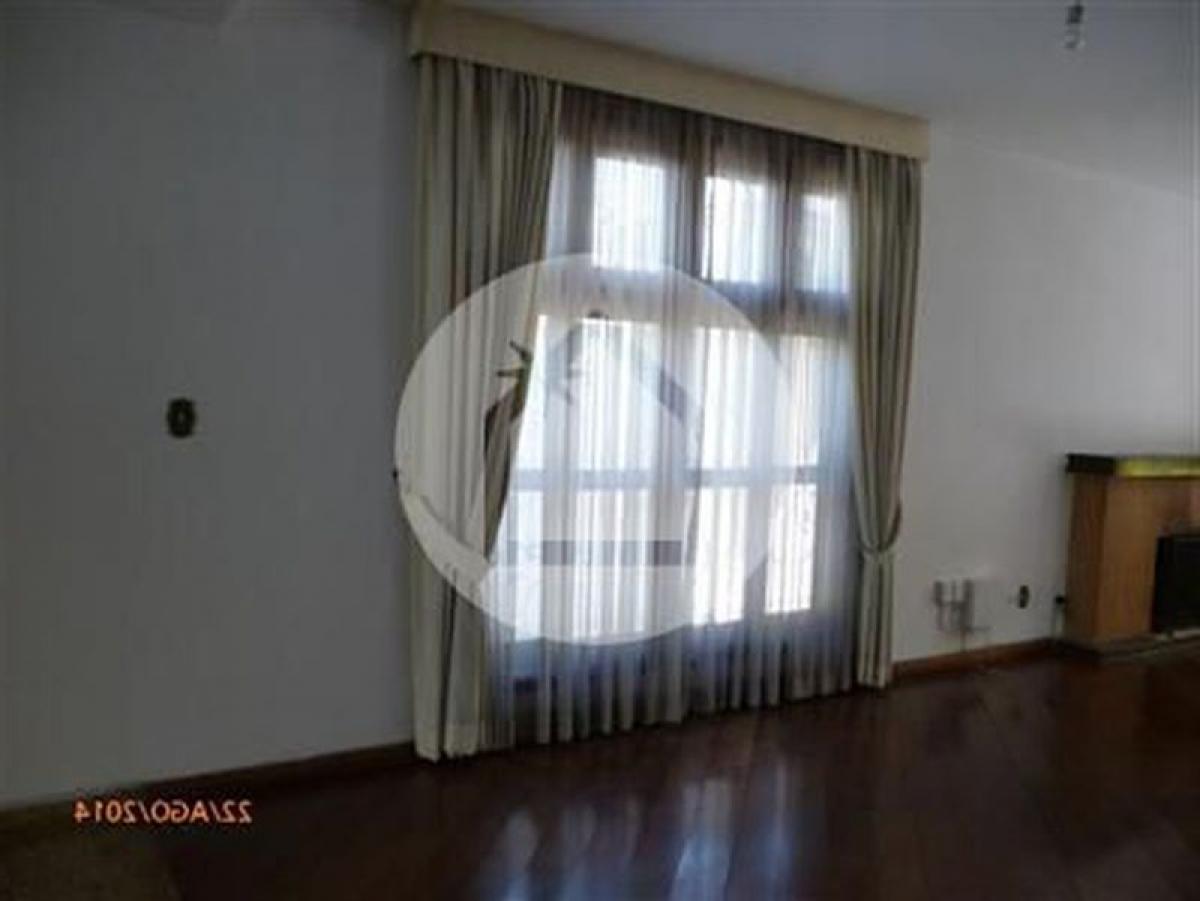 Casa de 4 dormitorios en Sao Paulo, Brazil No. 537875