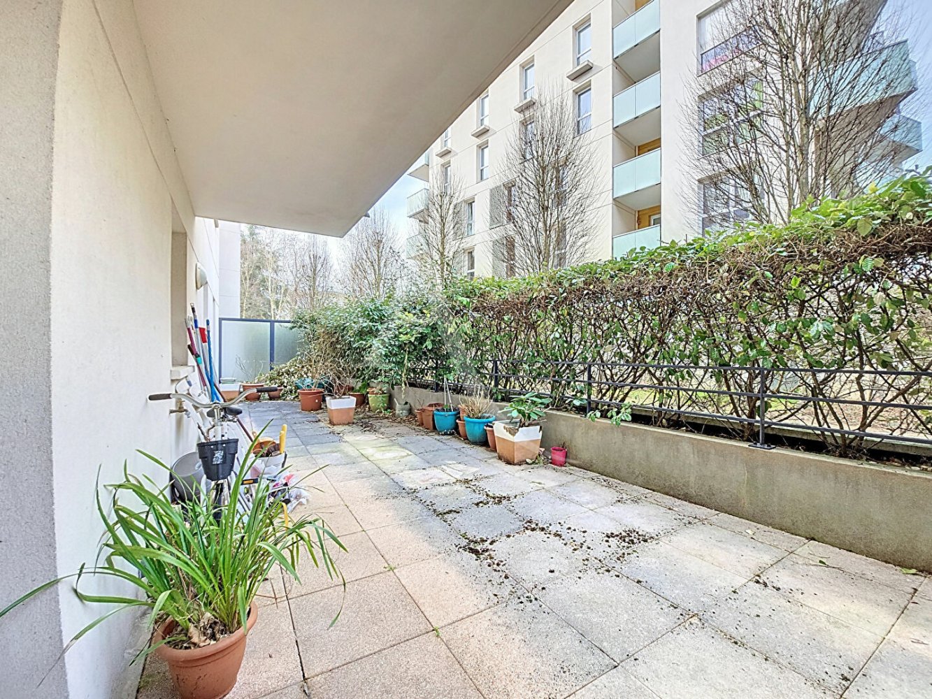 Apartamento de 2 dormitorios en Massy, France No. 180489