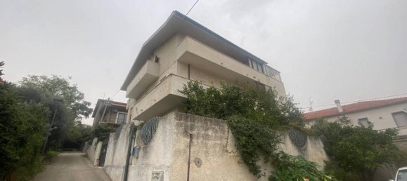 4 rooms Apartment in Pescara, Italy No. 26784 2