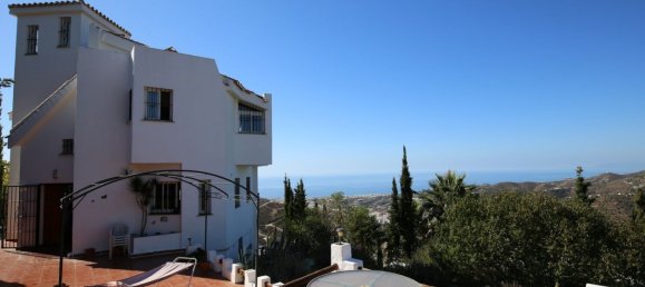 3 bedrooms Villa in Malaga, Spain No. 58842 2
