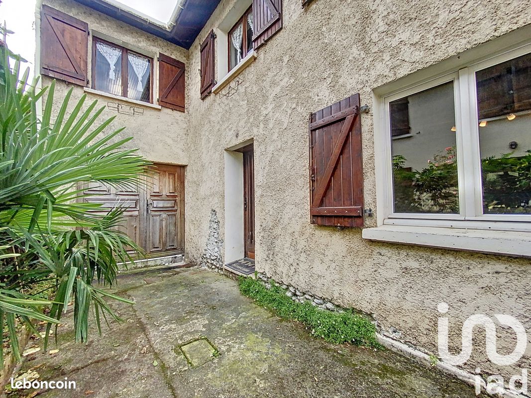 3 bedrooms House in Lons, France No. 110151