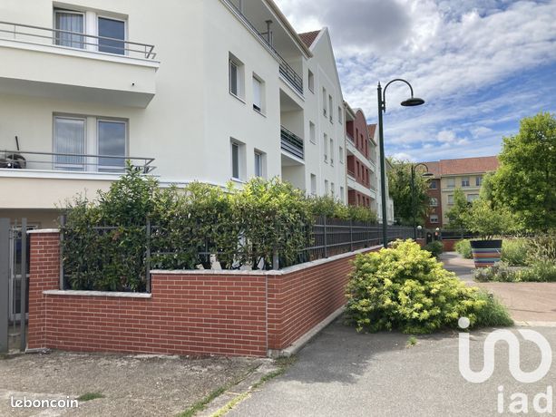 3 rooms Apartment in Neuilly-sur-Marne, France No. 314357