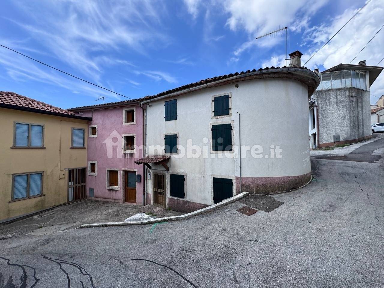 4 bedrooms Apartment in Lusiana Conco, Italy No. 260748