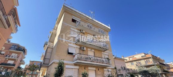 1 room Garage in Rome, Italy No. 156192 2