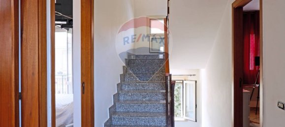 3 bedrooms House in Caserta, Italy No. 7596 22