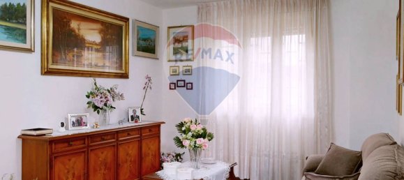 3 bedrooms House in Caserta, Italy No. 7596 6