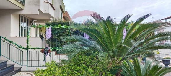 3 bedrooms House in Caserta, Italy No. 7596 27