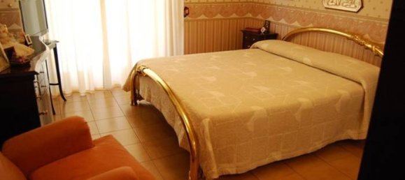 Дом с 6 спальнями в Рим, Италия № 70723 18