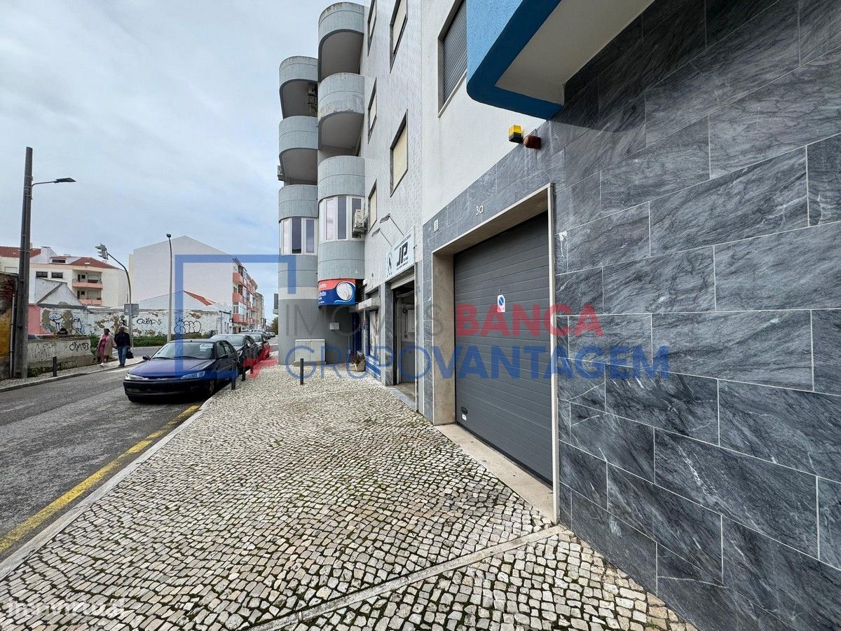 149m² Parking in Barreiro, Portugal No. 45772
