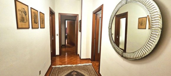 7 rooms Apartment in Vicenza, Italy No. 257213 2