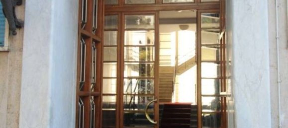 3 Schlafzimmer Wohnung in Genoa, Italy, Nr. 354661 3