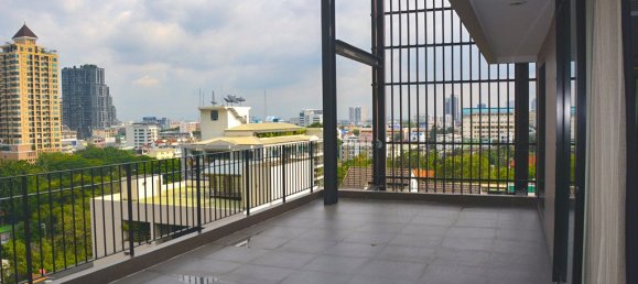 3 bedrooms Condo in Bangkok, Thailand No. 7098 7