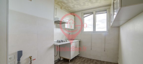 2 bedrooms Apartment in Bourges, France No. 75474 5