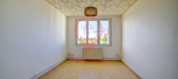 2 bedrooms Apartment in Bourges, France No. 75474 3