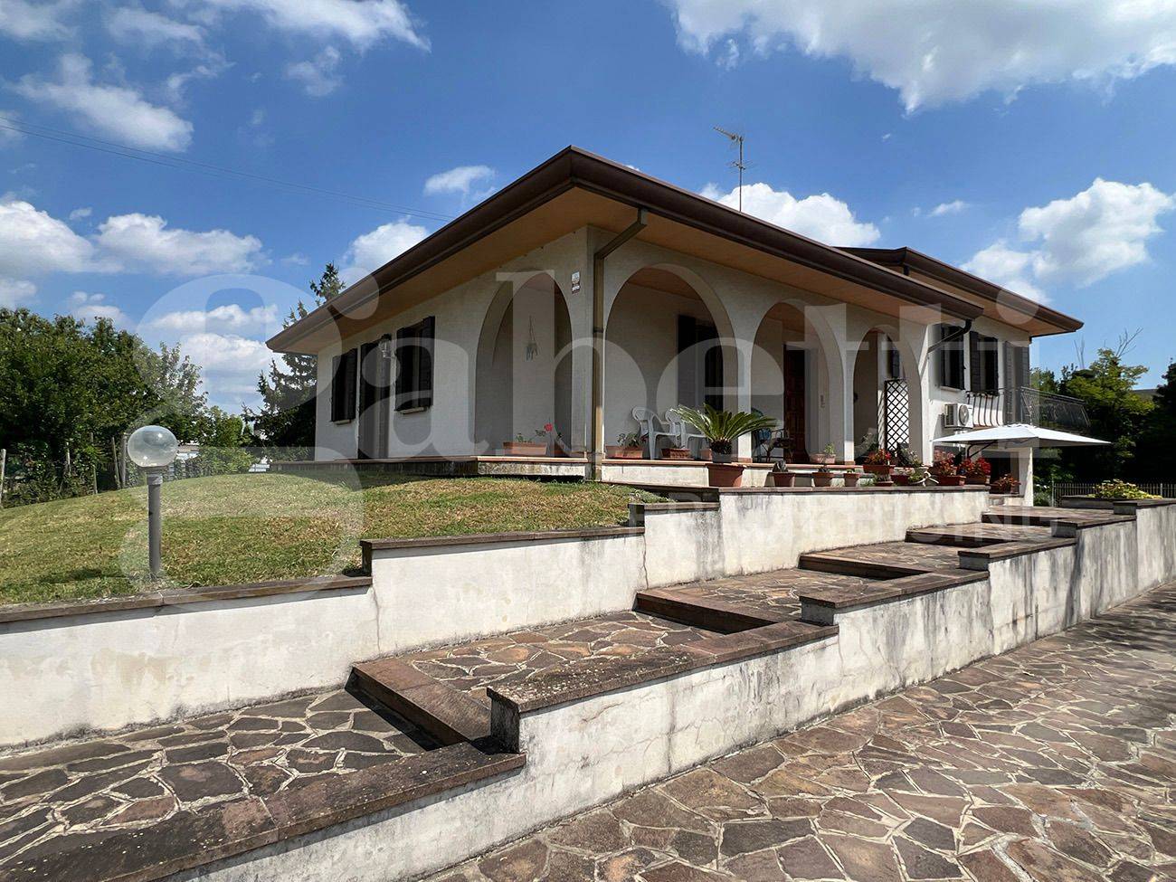 3 bedrooms Villa in Piove di Sacco, Italy No. 270959