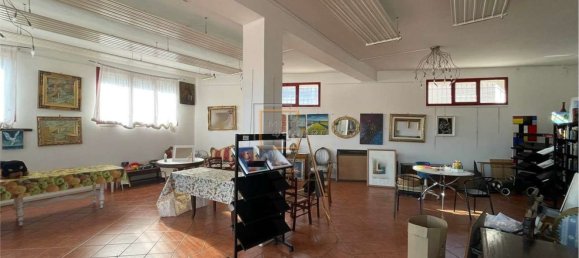 730m² Building in Bergamo, Italy No. 124750 2