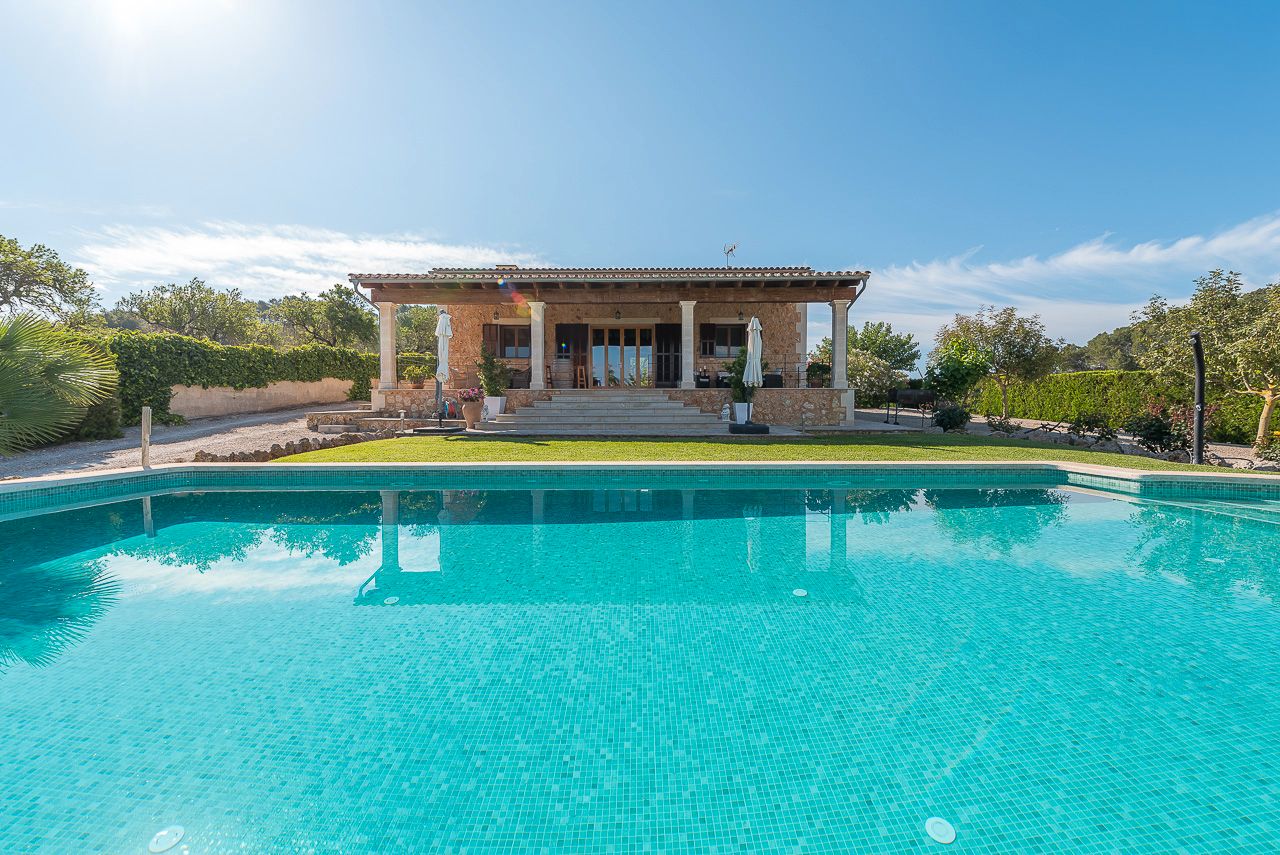 4 bedrooms House in Sineu, Spain No. 41578