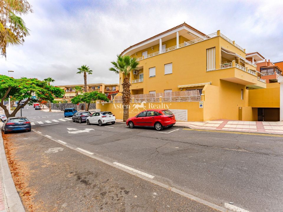 Oficina en Adeje, Spain 215 m² No. 185820