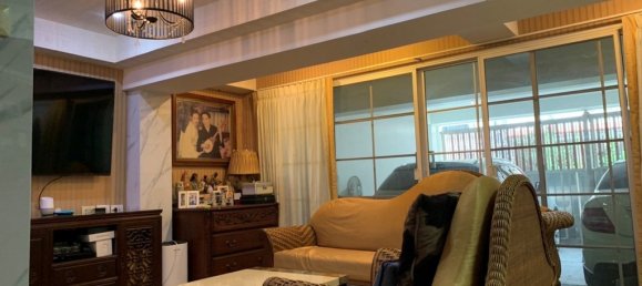 4 bedrooms Bungalow in Bangkok, Thailand No. 7133 7