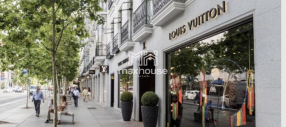 188 bedrooms Apartment in Madrid, Spain No. 153069 11