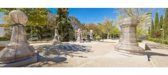 188 bedrooms Apartment in Madrid, Spain No. 153069 15