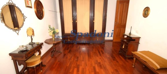 Villa de 5 dormitorios en Uzzano, Italy No. 91871 8