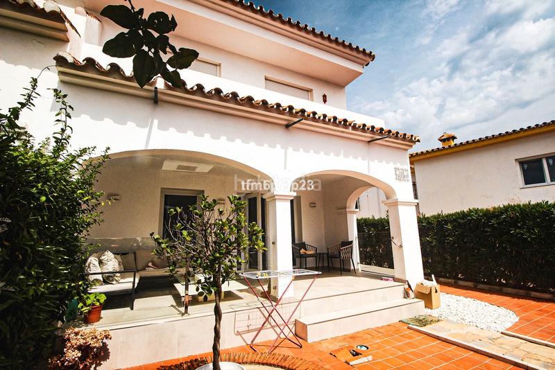 3 bedrooms Townhouse in Alcorrin, Spain No. 175339