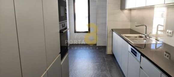 3 Schlafzimmer Wohnung in Porto, Portugal, Nr. 151683 2