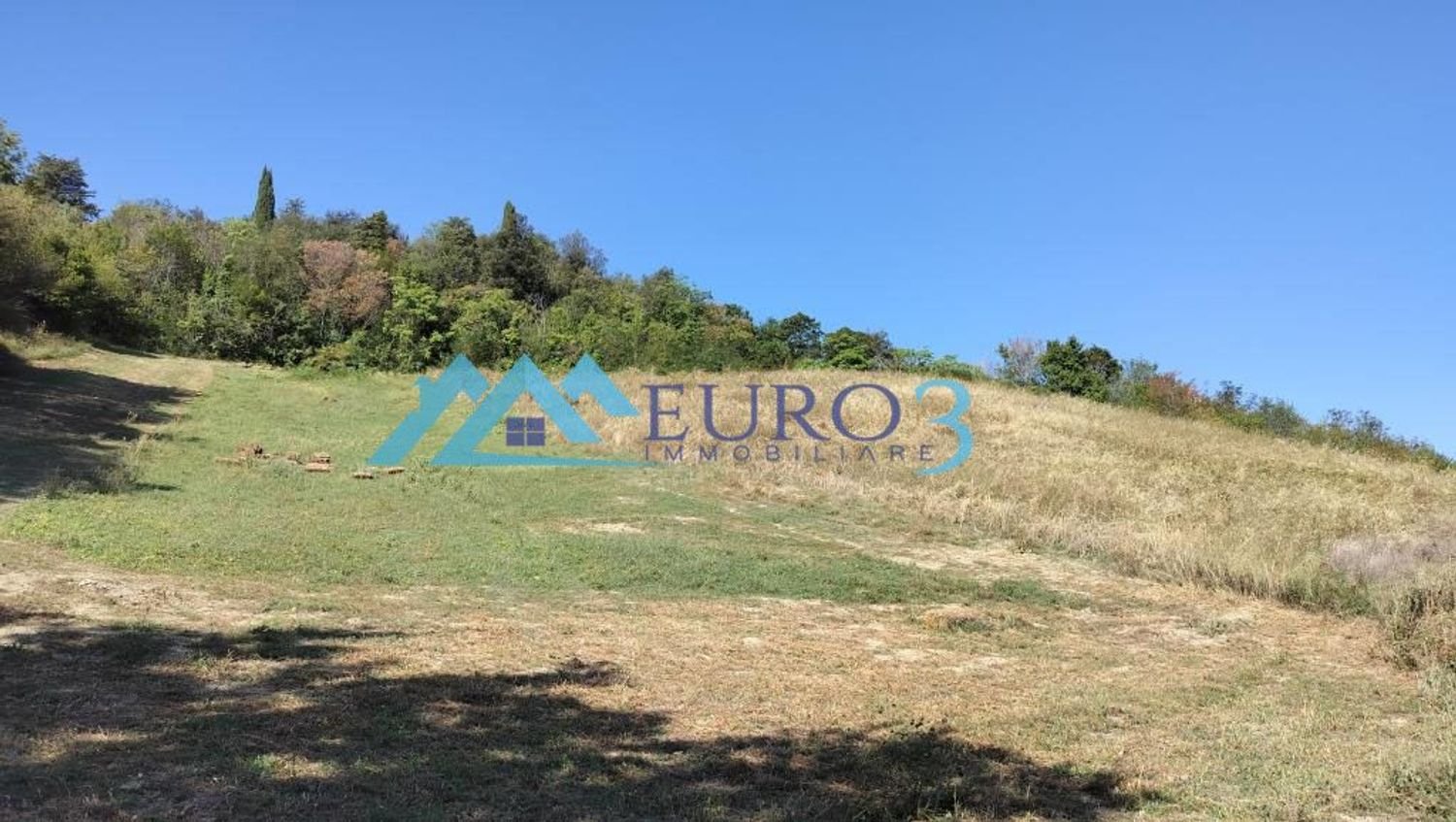 40820m² Land in Folignano, Italy No. 122665