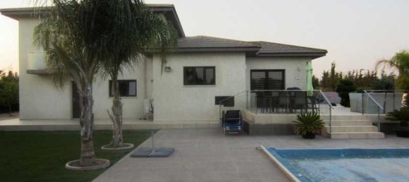 5 bedrooms House in Zygi, Cyprus No. 6633 9