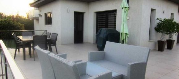 5 bedrooms House in Zygi, Cyprus No. 6633 8