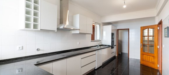 3 bedrooms House in Funchal, Portugal No. 189995 4