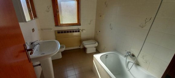 Casa de 6 habitaciónes en Castelfranco Emilia, Italy No. 221852 9