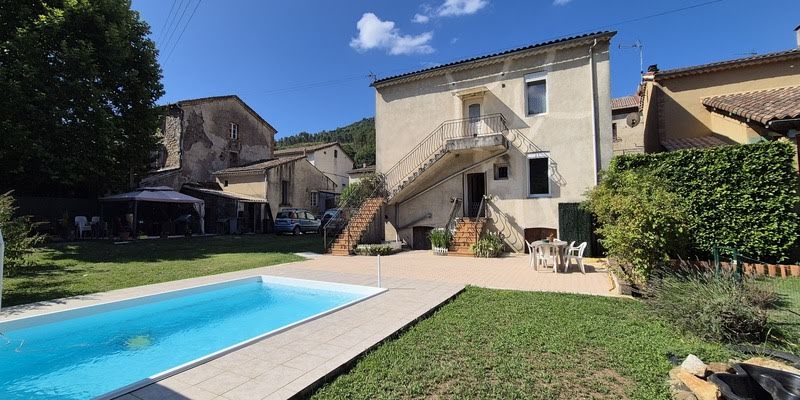Apartamento de 9 habitaciónes en Gard, France No. 294822