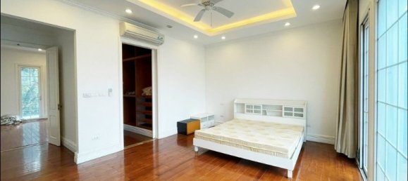 3 bedrooms Villa in Long Bien, Vietnam No. 590 5