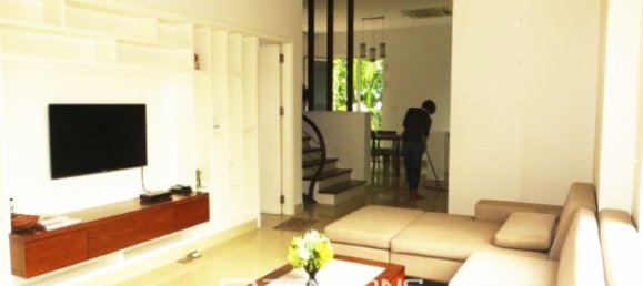 Villa de 4 dormitorios en Long Bien, Vietnam No. 3327 2