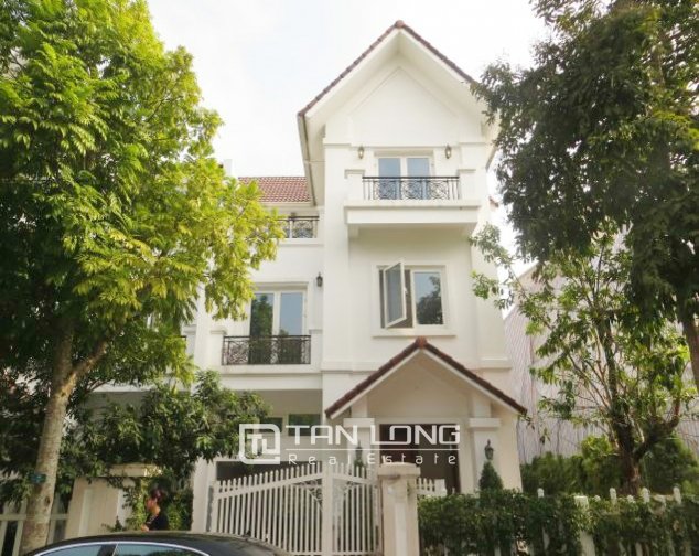 Villa de 4 dormitorios en Long Bien, Vietnam No. 3327