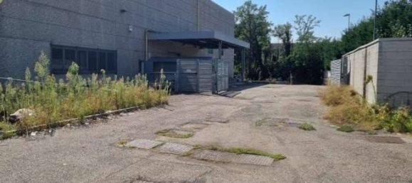 1 room Commercial property in Milan, Italy No. 299074 2