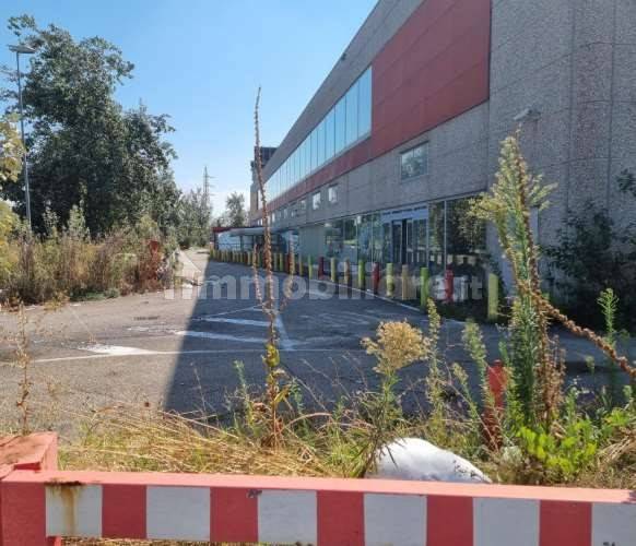 1 room Commercial property in Milan, Italy No. 299074