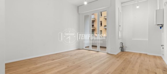 3 bedrooms Apartment in Milan, Italy No. 362270 2