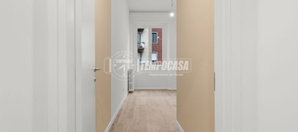 3 bedrooms Apartment in Milan, Italy No. 362270 7