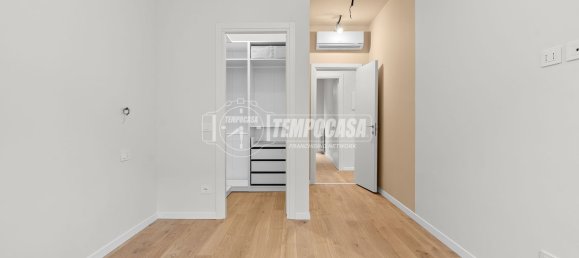 3 bedrooms Apartment in Milan, Italy No. 362270 10