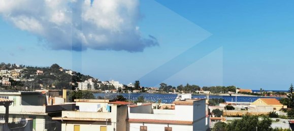 3-salle Appartement à Messina, Italy No. 17943 2